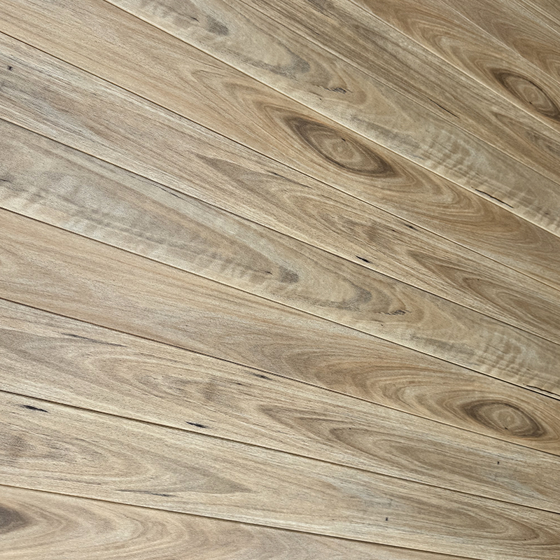 Surpasser - PVC Decking