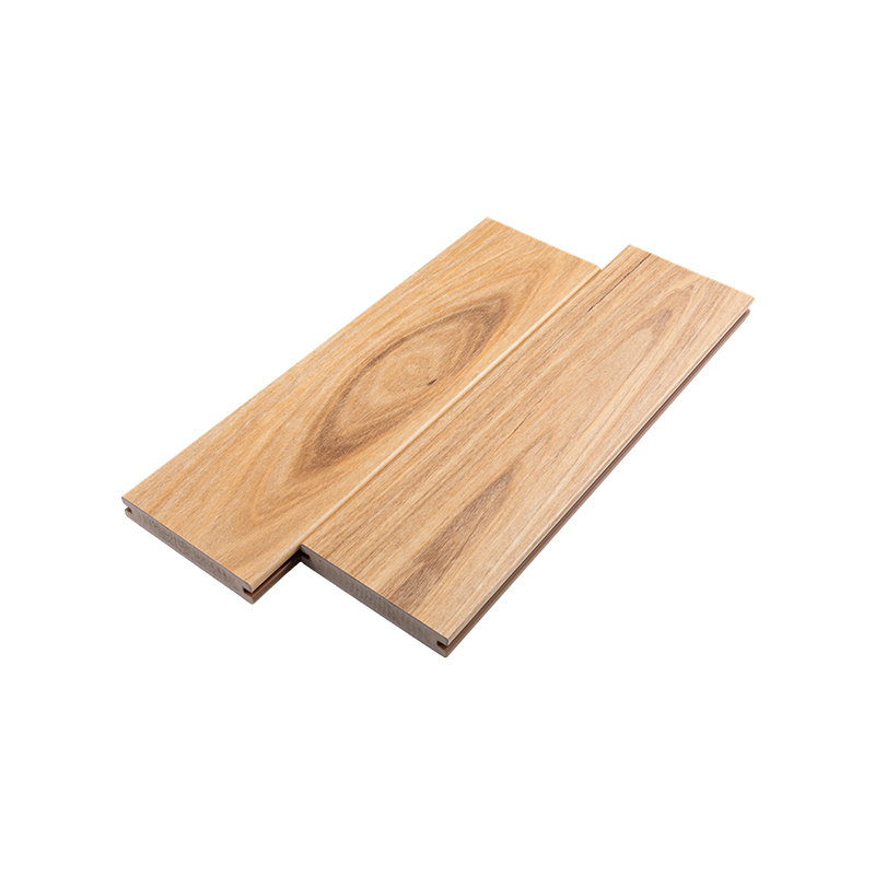 Surpasser - PVC Decking